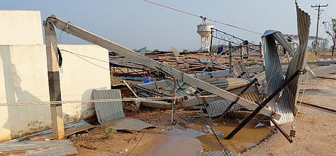 ವಿದ್ಯುತ್ ಕಂಬಗಳು ಮುರಿದು ಬಿದ್ದಿರುವುದು, 