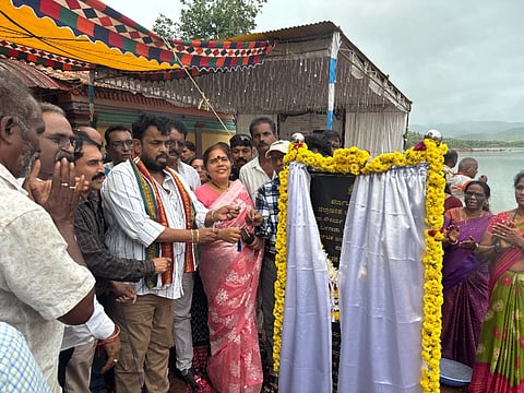 ಮಣ್ಣು ತೆರವಿನ ಕಾರ್ಯಕ್ಕೆ ಶಾಸಕ ಸತೀಶ ಸೈಲ್‌ ಚಾಲನೆ ನೀಡಿದರು. 