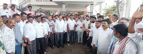 ಬಾಗೇಪಲ್ಲಿಯಲ್ಲಿ ಶಾಸಕ ಸುಬ್ಬಾರೆಡ್ಡಿ ಬೆಂಬಲಿಗರ ಪ್ರತಿಭಟನೆ