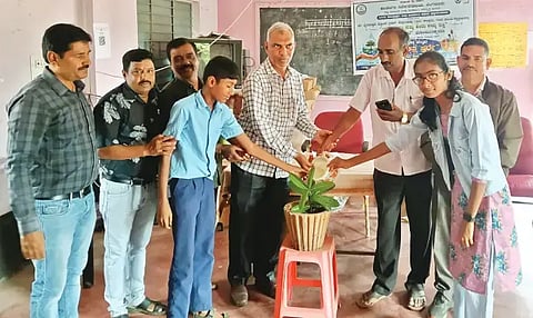 ಬೀರೂರಿನ ಕ್ಷೇತ್ರ ಸಂಪನ್ಮೂಲ ಕೇಂದ್ರದಲ್ಲಿ ಆಯೋಜಿಸಿದ್ದ ಚಿತ್ರಕಲಾ ಸ್ಪರ್ಧೆೆ ಕಾರ್ಯಕ್ರಮವನ್ನು ಬಿಇಒ ಬುರ್ಹಾನುದ್ದೀನ್ ಚೋಪ್ದಾರ್ ಉದ್ಘಾಟಿಸಿದರು. ಎನ್.ಬಿ.ಉಮೇಶ್, ಬಿ.ಆರ್.ಗಂಗಪ್ಪ, ಮಂಜಪ್ಪ ದೊಡ್ಡಮನಿ ಇತರರಿದ್ದರು.