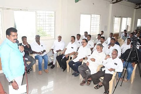 ಚಿಕ್ಕಮಗಳೂರು ಜಿಲ್ಲಾ ಕಾಂಗ್ರೆಸ್ ಕಚೇರಿಯಲ್ಲಿ ಏರ್ಪಡಿಸಲಾಗಿದ್ದ ಕಾಂಗ್ರೆಸ್ ನಡೆ ನಿಮ್ಮ ಮತ ರಕ್ಷಣೆ ಕಡೆ, ಮತ ಹಕ್ಕು ರಕ್ಷಣೆ ಅಭಿಯಾನ ಸಂವಿಧಾನ ಸಮರ, ಪ್ರತಿ ಮತ ಉಳಿಸಿ ಆಂದೋಲನ, ಎಸ್.ಐ.ಆರ್. ಕಾರ್ಯಕ್ರಮವನ್ನುz್ದÉÃಶಿಸಿ ಶಾಸಕ ಎಚ್.ಡಿ.ತಮ್ಮಯ್ಯ ಮಾತನಾಡಿದರು.