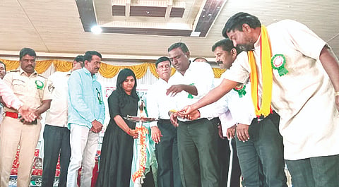 ದೇವದುರ್ಗದಲ್ಲಿ ಆಯೋಜಿಸಿದ್ದ ವಿಶ್ವ ಅಂಗವಿಕಲರ ದಿನ ಕಾರ್ಯಕ್ರಮವನ್ನು ತಾಪಂ ಇಒ ಬಸವರಾಜ ಹಟ್ಟಿ ಉದ್ಘಾಟಿಸಿದರು. 