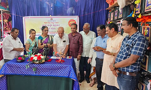 Haveri, Hanagal, Manegondu Granthalaya, 