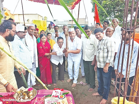 ಹುಲಸೂರು ತಾಲೂಕಿನ ತೋಗಲೂರ ಗ್ರಾಮದಲ್ಲಿ ಸೋಮವಾರ ಸಮುದಾಯ ಭವನಕ್ಕೆ ಶಾಸಕ ಶರಣು ಸಲಗರ ಭೂಮಿ ಪೂಜೆ ನೆರವೇರಿಸಿದರು. ಗ್ರಾಪಂ ಅಧ್ಯೆ ಲಕ್ಷಿ$್ಮಬಾಯಿ ಧಬಾಲೆ, ಉಪಾಧ್ಯ ಶೇಶಾರಾವ ರಾಜೋಳೆ, ಎಂ.ಜಿ.ರಾಜೋಳೆ,  ಕಾಶಪ್ಪ ಬಿರಾದಾರ, ರಾಜಕುಮಾರ ಪಾಟೀಲ್​ ಇತರರಿದ್ದರು.