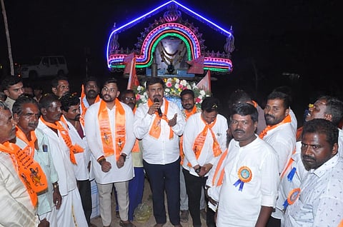  ಮಧುವನಹಳ್ಳಿ ಗ್ರಾಮದಲ್ಲಿ ಆಯೋಜಿಸಿದ್ದ ಭಗೀರಥ ಮಹರ್ಷಿ ಜಯಂತ್ಯುತ್ಸವದಲ್ಲಿ ಹನೂರು ಶಾಸಕ ಎಂ.ಆರ್.ಮಂಜುನಾಥ್  ಮಾತನಾಡಿದರು.