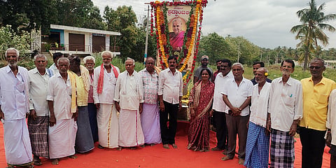 ಕನಕಪುರ ತಾಲೂಕು ಚಿಕ್ಕಮುದವಾಡಿಯಲ್ಲಿ ಜೆಡಿಎಸ್ ಮುಖಂಡರಿಂದ ಚೆನ್ನಮ್ಮ ಅವರಿಗೆ ಶ್ರದ್ಧಾಂಜಲಿ ಸಲ್ಲಿಸಲಾಯಿತು. ಸಿ.ಪ್ರಕಾಶ್, ಜಿ.ಟಿ.ಜಯಮೂರ್ತಿ, ಶಿವಲಿಂಗಯ್ಯ, ಕೆಂಚಪ್ಪ, ಪ್ರದೀಪ್ ಇದ್ದರು. 