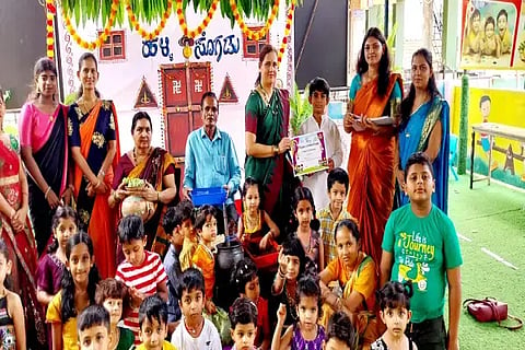 ಸಾಗರದಲ್ಲಿ ಆಯೋಜಿಸಿದ್ದ ಬೇಸಿಗೆ ಶಿಬಿರದ ಸಮಾರೋಪದಲ್ಲಿ ವಕೀಲೆ ಸಹನಾ ಜಿ. ಭಟ್ ಪ್ರಮಾಣಪತ್ರ ವಿತರಿಸಿದರು. ಎಸ್.ಶೈಲಾ, ಉದಯಕುಮಾರ್ ಕುಂಸಿ, ಎಚ್.ಸಂತೋಷ್ ಇತರರಿದ್ದರು.