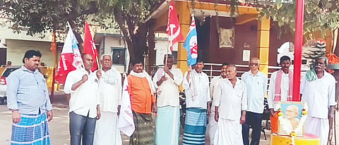 ಸಂಡೂರು ತಾಲೂಕು ತೋರಣಗಲ್‌ನಲ್ಲಿ ಸಿಪಿಐ(ಎಂ) ನಿಂದ ಮಹಾತ್ಮ ಗಾಂಧಿ ಹುತಾತ್ಮ ದಿನ ಆಚರಿಸಲಾಯಿತು. 