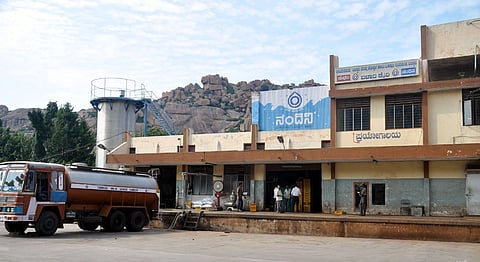 ಬಳ್ಳಾರಿಯ ರಾಬಕೊವಿ ಕಚೇರಿಯ ಹೊರನೋಟ