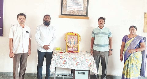 ಗಂಗಾವತಿ ತಾಲೂಕಿನ ಶ್ರೀರಾಮನಗರದ ಸಿಎನ್‌ಆರ್ ಸರ್ಕಾರಿ ಪದವಿ ಕಾಲೇಜಿನಲ್ಲಿ ಭಗವಾನ್ ಮಹಾವೀರ ಜಯಂತಿ ಆಚರಿಸಲಾಯಿತು. ಪ್ರಾಚಾರ್ಯ ಪ್ರೊ.ಸುಂಕೇಶ್ವರ ಕರಿಗೂಳಿ, ಸಹಾಯಕ ಪ್ರಾಧ್ಯಾಪಕ ಎಂ.ಶಂಕ್ರಪ್ಪ, ಸಿಬ್ಬಂದಿ ವಿನಾಯಕ, ಶಾಂತಿ, ಶರಣ ಇತರರಿದ್ದರು.