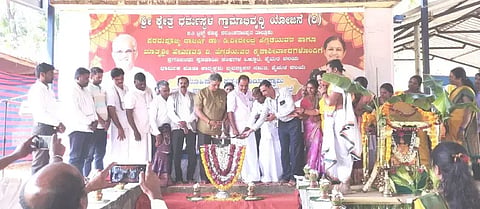 ಎನ್.ಆರ್.ಪುರ ತಾಲೂಕಿನ ಗುಡ್ಡೇಹಳ್ಳದಲ್ಲಿ ಧಾರ್ಮಿಕ ಸಭೆಯನ್ನು ಅರವಿಂದ ಸೋಮಯಾಜಿ ಉದ್ಘಾಟಿಸಿದರು. ರಾಜೇಶ್, ಪ್ರಕಾಶ್ ಭಟ್, ಸಂಜೀವ, ಆರ್.ನಾಗರಾಜ್, ಮಾವಿನಮನೆ ತಿಮ್ಮಣ್ಣ, ಮನೋಹರ್, ಉಮಾದೇವಿ, ನಾಗರತ್ನಾ ಇತರರಿದ್ದರು.