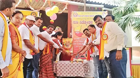 ಪಂಚನಹಳ್ಳಿ ಸ್ನೇಹ ವಿದ್ಯಾ ಸಂಸ್ಥೆಯಲ್ಲಿ ನುಡಿ ನಿತ್ಯೋತ್ಸವ ಕಾರ್ಯಕ್ರಮವನ್ನು ಸಂಸ್ಥೆಯ ಖಜಾಂಚಿ ಶಾಲಿನಿ ಉದ್ಘಾಟಿಸಿದರು.  ಸಂತೋಷ್, ಎಂ.ಆರ್.ಪ್ರಕಾಶ್, ರಾಘವೇಂದ್ರ, ರಂಗನಾಥ ಇತರರಿದ್ದರು.