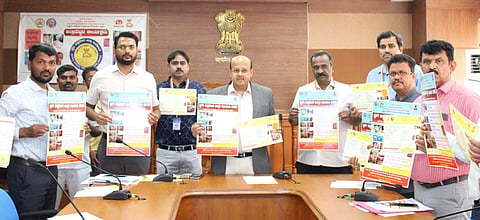 ಕೊಪ್ಪಳದಲ್ಲಿ ಡಿಸಿ ಡಾ.ಸುರೇಶ ಬಿ.ಇಟ್ನಾಳ ಶುಕ್ರವಾರ ಕುಷ್ಠ ರೋಗ ಜಾಗೃತಿ ಕರಪತ್ರ ಬಿಡುಗಡೆಗೊಳಿಸಿದರು. ಅಪರ ಜಿಲ್ಲಾಧಿಕಾರಿ ಸಿದ್ರಾಮೇಶ್ವರ, ಡಿಎಚ್​ಒ ಡಾ.ಟಿ.ಲಿಂಗರಾಜು, ಕನ್ನಡ ಮತ್ತು ಸಂಸತಿ ಇಲಾಖೆ ಸಹಾಯಕ ನಿರ್ದೆಶಕ ಕರ್ಣಕುಮಾರ್​, ಡಾ.ರಾಮಾಂಜನೇಯ, ಡಾ.ಶಶಿಧರ ಎ., ಡಿಡಿಪಿಐ ಸೋಮಶೇಖರಗೌಡ ಪಾಟೀಲ್​ ಇದ್ದರು. 