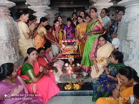 ಕೊಪ್ಪಳದ ಜೈನ ಬಸೀದಿಯಲ್ಲಿ ಸೋಮವಾರ ಭಗವಾನ್​ ಶ್ರೀ ಮಹಾವೀರ ಜಯಂತಿ ಸರಳವಾಗಿ ಆಚರಿಸಲಾಯಿತು. 