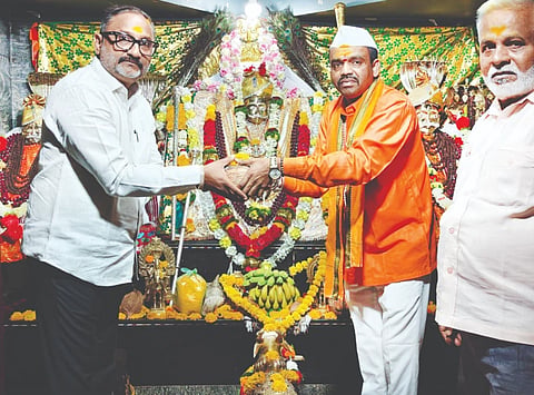 ಯುವ ಮುಖಂಡ ಉತ್ತಮ ಪಾಟೀಲ ಸದಲಗಾ ದಾರೇಶ್ವರ ಹಾಗೂ ಜಕ್ಕಮ್ಮದೇವಿ ದೇವರ ದರ್ಶನ ಪಡೆದರು. ದರಿಖಾನ್ ಅಜ್ಜ, ರಾಜು ಶೆಟ್ಟಿ ಇದ್ದರು.