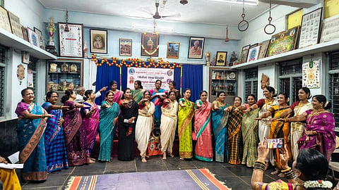   ಗದಗ ನಗರದ ಯೋಗ ಪಾಠಶಾಲೆಯಲ್ಲಿ ಯೋಗ ವಿಜ್ಞಾನ ಕೇಂದ್ರದ 17ವೇ ವಾಷಿರ್ಕೋತ್ಸವ ಜರುಗಿತು. ವೀಣಾ ಪಾಟೀಲ, ಜಯಲಕ್ಷಿ$್ಮ ಉಮಚಗಿ, ಸುಮಂಗಲಾ ಹದ್ಲಿ, ಅರುಣಾ ಇಂಗಳಳ್ಳಿ, ಶೋಭಾ ಭಾಂಡಗೆ, ಕವಿತಾ ಮರಿಗೌಡರ, ಎಸ್​. ಕೆ. ನಾಲತ್ವಾಡಮಠ, ಎಂ. ವಿ. ಐಹೊಳ್ಳಿ, ಶಿವನಗೌಡ ಗೌಡರ, ಸಂಗನಬಸಪ್ಪ ಆನೆಹೊಸೂರ, ಬಸವರಾಜ ತೋಟಿಗೇರ, ವಿದ್ಯಾ ಕೊಳ್ಳಿ, ಪ್ರಭಾವತಿ ಕುಲಕಣಿರ್, ತುಳಸಮ್ಮ ಮಳಲಿ, ಜಯಶ್ರೀ ಪುರದ, ವಿದ್ಯಾ ಸ್ವಾಮಿ, ಇಂದಿರಾ ಪರಡ್ಡಿ, ಸರೋಜಾ ತೋಟಿಗೇರ ಹಲವರು ಇದ್ದರು.