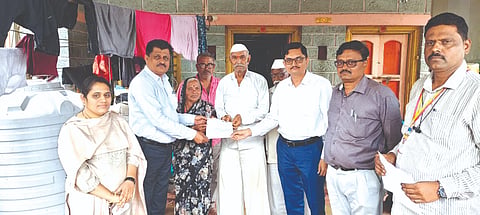 ಮತದಾರರ ಪಟ್ಟಿ ಪರಿಷ್ಕರಣೆಗೆ ಎಸಿ ಸುಭಾಸ ಸಂಪಗಾವಿ ಚಾಲನೆ ನೀಡಿದರು. ರವೀಂದ್ರ ಹಾದಿಮನಿ, ರಶ್ಮೀ ಜಕಾತೆ, ವೀರಣ್ಣ ವಾಲಿ ಇತರರಿದ್ದರು.