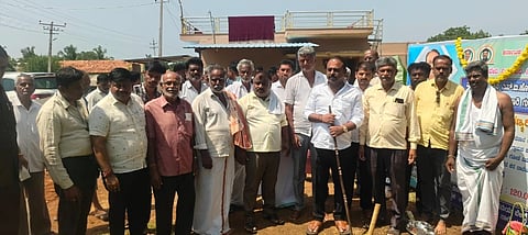  ಚಂದೂಪುರ ಗ್ರಾಮದಲ್ಲಿ ವಿವಿಧ ಅಭಿವೃದ್ಧಿ ಕಾಮಗಾರಿಗಳಿಗೆ ಶಾಸಕ ಕದಲೂರು ಉದಯ್ ಚಾಲನೆ ನೀಡಿದರು.ತೈಲೂರು ಚಲುವರಾಜು, ಎ.ಎಸ್. ರಾಜೀವ್, ಹೊಸೂರು ಮಹೇಶ್ ಇತರರಿದ್ದರು.  