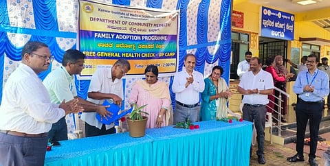 ಅಂಗಡಿ ಗ್ರಾಮದಲ್ಲಿ ಉಚಿತ ಆರೋಗ್ಯ ಶಿಬಿರವನ್ನು ಕ್ರಿಮ್ಸ್‌ ನಿರ್ದೇಶಕಿ ಡಾ.ಪೂರ್ಣಿಮಾ ಉದ್ಘಾಟಿಸಿದರು. 