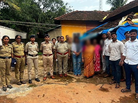 ಕಾರವಾರ ಪೊಲೀಸರು ಗಾಂಜಾ ಸಾಗಣೆದಾರರನ್ನು ಬಂಧಿಸಿದರು. 