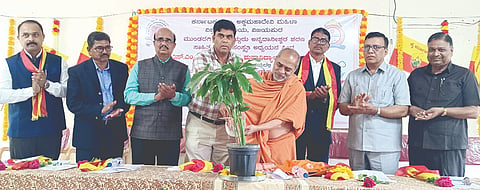ಕಾಗವಾಡ ಪಟ್ಟಣದ ಶಿವಾನಂದ ಮಹಾವಿದ್ಯಾಲಯದಲ್ಲಿ ಹಮ್ಮಿಕೊಂಡಿದ್ದ ಒಂದು ದಿನದ ರಾಷ್ಟ್ರೀಯ ವಿಚಾರ ಸಂಕಿರಣವನ್ನು ಶ್ರದ್ಧಾನಂದ ಸ್ವಾಮೀಜಿ ಚಾಲನೆ ನೀಡಿದರು. 