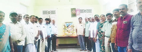 ಮದ್ದೂರಿನ ಪ್ರವಾಸಿ ಮಂದಿರದಲ್ಲಿ ಅಹಿಂದ ಸಂರಕ್ಷಣಾ ವೇದಿಕೆ ವತಿಯಿಂದ ಕನಕದಾಸರ ಜಯಂತಿ ಕಾರ್ಯಕ್ರಮವನ್ನು ಆಯೋಜಿಸಲಾಗಿತ್ತು. ಭರತೇಶ್, ಕೆ.ಟಿ.ಶಿವಕುಮಾರ್, ಮಲವರಾಜ್, ಮರಿಹೆಗ್ಗಡೆ, ಇಂತಿಯಾಜ್, ಶ್ರೀನಿವಾಸ್‌ಶೆಟ್ಟಿ, ಪಿ.ಶಶಿಕುಮಾರ್ ಇದ್ದರು.