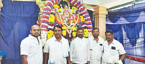 ಶ್ರೀ ಕದಲೀ ಲಕ್ಷ್ಮೀ ವೆಂಕಟೇಶ್ವರ ಸ್ವಾಮಿ ದೇಗುಲದಲ್ಲಿ ವೈಕುಂಠ ದ್ವಾರದರ್ಶನದ ವ್ಯವಸ್ಥೆ ಮಾಡಲಾಗಿತ್ತು. ಕೆ.ಟಿ.ಶಿವರಾಮ್, ನಾಗೇಶ್, ನಂದೀಶ್‌ಗೌಡ್ರು, ಮಧು ಇದ್ದರು.