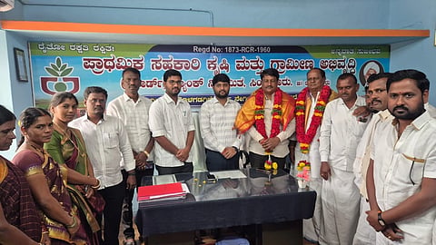 ಸಿಂಧನೂರಿನ ಪಿಎಲ್‌ಡಿ ಬ್ಯಾಂಕಿನ ಅಧ್ಯಕ್ಷರಾಗಿ ಎಂ.ದೊಡ್ಡಬಸವರಾಜ ಹಾಗೂ ಉಪಾಧ್ಯಕ್ಷ ರಾಗಿ ಸಿದ್ದನಗೌಡ ಮಾಟೂರು ಆಯ್ಕೆಗೊಂಡರು. ತಹಸೀಲ್ದಾರ್ ಅರುಣ ದೇಸಾಯಿ, ಸಹಾಯಕ ಚುನಾವಣಾಧಿಕಾರಿ ಕಿರಣಕುಮಾರ, ವ್ಯವಸ್ಥಾಪಕ ಮಲ್ಲಯ್ಯ ಹಾಗೂ ನಿರ್ದೇಶಕರು ಇದ್ದಾರೆ.