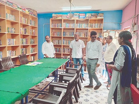 ಸಿಂಧನೂರು ತಾಲೂಕಿನ ಆರ್.ಎಚ್.ನಂ.1 ಕ್ಯಾಂಪ್‌ನ ಗ್ರಂಥಾಲಯಕ್ಕೆ ಜಿಪಂ ಉಪ ಕಾರ್ಯದರ್ಶಿ ಹಾಲಸಿದ್ದಪ್ಪ ಪೂಜೇರಿ ಶನಿವಾರ ಭೇಟಿ ನೀಡಿ ಪರಿಶೀಲಿಸಿದರು. ಸಹಾಯಕ ನಿರ್ದೇಶಕರಾದ ಯಂಕಪ್ಪ, ಅಮರಗುಂಡಪ್ಪ, ಗ್ರಾಪಂ ಅಧ್ಯಕ್ಷ ಎಂ.ರೆಹಮತ್ ಪಾಷಾ, ಅಭಿವೃದ್ಧಿ ಅಧಿಕಾರಿ ಮಲ್ಲೇಶಪ್ಪ ಇದ್ದರು.