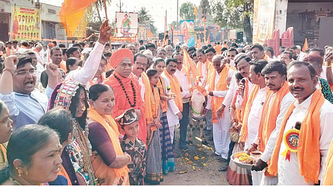 ಯಲಬುರ್ಗಾದಲ್ಲಿ ಹಿಂದೂ ಸಮಾಜ್ಯೋತ್ಸವ ಶೋಭಾಯಾತ್ರೆ ವಿಜೃಂಭಣೆಯಿಂದ ನಡೆಯಿತು. ಶ್ರೀಧರ ಮುರಡಿ ಹಿರೇಮಠದ ಬಸವಲಿಂಗೇಶ್ವರ ಸ್ವಾಮೀಜಿ, ಮಾಜಿ ಸಚಿವ ಹಾಲಪ್ಪ ಆಚಾರ್, ಪ್ರಮುಖರಾದ ಬಸವಲಿಂಗಪ್ಪ ಭೂತೆ, ವೀರಣ್ಣ  ಹುಬ್ಬಳ್ಳಿ, ಅರವಿಂದಗೌಡ ಪಾಟೀಲ್, ಬಸವನಗೌಡ ತೊಂಡಿಹಾಳ ಇತರರಿದ್ದರು.
