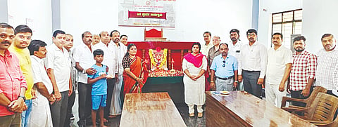 ಅರಕಲಗೂಡಿನಲ್ಲಿ ವರ್ಧಮಾನ ಮಹಾವೀರರ ಜಯಂತಿ ಆಚರಿಸಲಾಯಿತು. ಕೆ.ಸಿ.ಸೌಮ್ಯಾ, ರಾಜೇಂದ್ರಕುಮಾರ್, ಮಹಾವೀರ್ ಜೈನ್, ನವರತ್ನ ಜೈನ್, ಇಂದ್ರಜೈನ್, ರಾಜೇಂದ್ರ ಜೈನ್, ಅಶಿಸ್, ಕಿಶನ್ ಲಾಲ್, ಭುರಾರಾಮ್, ಅಮುಕಲ್ ಚಂದ್, ಶ್ರವಣ್ ಇದ್ದರು.