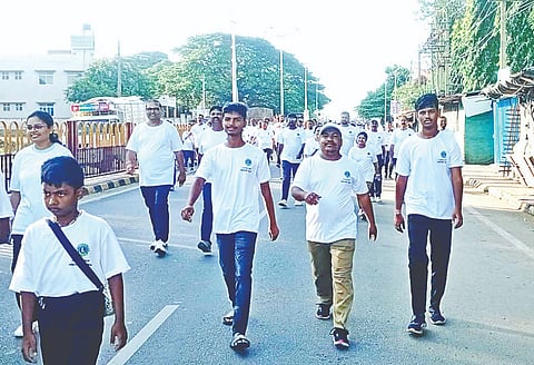ಅರಸೀಕೆರೆ ನಗರದಲ್ಲಿ ಲಯನ್ಸ್ ಕಲ್ಪತರು ಕ್ಲಬ್‌ನಿಂದ ಆಯೋಜಿಸಿದ್ದ ವಾಕಥಾನ್ ನಡಿಗೆಯಲ್ಲಿ ನಾಗರಿಕರು ಪಾಲ್ಗೊಂಡಿರುವುದು.
