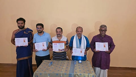 ಅಖಿಲ ಹವ್ಯಕ ಮಹಾಸಭಾದ ಶ್ರೀ ಕ್ಷೇತ್ರ ಬೆಳಕೆ ಶ್ರೀ ದುರ್ಗಾಪರಮೇಶ್ವರಿ ದೇವಸ್ಥಾನದ ವಧರ್ಂತ್ಯುತ್ಸವ ಮತ್ತು ಹವ್ಯಕ ಭವನ ಲೋಕಾರ್ಪಣೆ ಆಮಂತ್ರಣ ಪತ್ರಿಕೆ ಬಿಡುಗಡೆ ಮಾಡಲಾಯಿತು. ದೇವಸ್ಥಾನದ ಸಂಚಾಲಕ ನಾಗರಾಜ ಮಧ್ಯಸ್ಥ, ಅರ್ಚಕ ಸುಮಂತ ಭಟ್ಟ, ವೇಮೂ. ವಿಶ್ವನಾಥ ಭಟ್ಟ ಇದ್ದರು