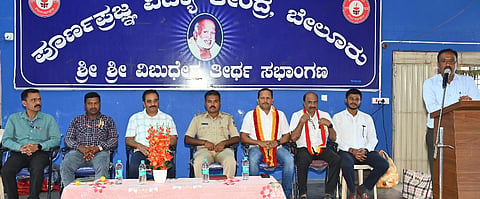 ಪಟ್ಟಣದ ಪೂರ್ಣಪ್ರಜ್ಞಾ ಶಾಲೆಯಲ್ಲಿ ಭಾರತ ರಾಷ್ಟ್ರೀಯ ವಿದ್ಯಾರ್ಥಿ ಒಕ್ಕೂಟದಿಂದ ಪೋಕ್ಸೋ ಕಾಯ್ದೆ ಹಾಗೂ ಮಾನಸಿಕ ಆರೋಗ್ಯ ಜಾಗೃತಿ, ಕನ್ನಡದ ಮಹತ್ವದ ಬೆಳವಣಿಗೆ ಕಾರ್ಯಕ್ರಮ ಆಯೋಜಿಸಲಾಗಿತ್ತು. ವರುಣ್.ಎಂ.ತಾರಾನಾಥ್, ಶಿವನಗೌಡ.ಜಿ.ಪಾಟೀಲ್, ಜಿ.ಶಾಂತಕುಮಾರ್, ಬಿ.ಗಿರೀಶ್ ಇತರರು ಇದ್ದರು. 