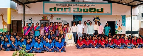 ಚಿಂತಾಮಣಿ ತಾಲೂಕಿನ ಕೈವಾರ ಅಂಬೇಡ್ಕರ್​ ಶಾಲೆಯಲ್ಲಿ ಕ್ರೀಡಾ ದಿನಾಚರಣೆಯಲ್ಲಿ ಶಾಲೆ ಆಡಳಿತ ಮಂಡಳಿ ನಂಜಪ್ಪ, ಎಸ್​.ಎಂ.ರೋಜಾ, ಧನುಷ್​, ವಿವೇಕ್​, ಶಿಕ್ಷಕ ಲೋಕೆಶಪ್ಪ, ವೆಂಕಟೇಶ್​ ಬಾಬು, ನೇತ್ರಾ, ಮಂಜುಳಾ, ಚಾಂದ ಪಾಷಾ, ವೆಂಕಟರತ್ನಮ್ಮ ಇದ್ದರು.