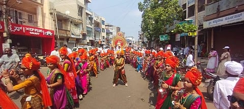 ಬೆಳಗಾವಿಯಲ್ಲಿ ಸೋಮವಾರ ಭಗವಾನ ಮಾಹಾವೀರ ಜಯಂತಿ ಪ್ರಯುಕ್ತ ಜರುಗಿದ ಶೋಭಾಯಾತ್ರೆಯ ದೃಶ್ಯ.
