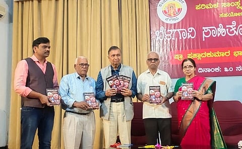 ಬೆಳಗಾವಿಯಲ್ಲಿ ಹಮ್ಮಿಕೊಂಡಿದ್ದ  ಮೊದಲ ಬೆಳಗಾವಿ ಸಾಹಿತ್ಯೋತ್ಸವವನ್ನು ಕೃತಿ ಬಿಡುಗಡೆ ಮೂಲಕ ರಾಘವೇಂದ್ರ ಪಾಟೀಲ ಉದ್ಘಾಟಿಸಿದರು. ಮಕ್ತುಂಸಾಬ್ ಹೊಸಳ್ಳಿ, ಶಿರೀಶ್ ಜೋಶಿ, ಡಾ.ಗುರುದೇವಿ ಹುಲೆಪ್ಪನವರಮಠ ಇದ್ದರು.