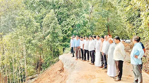  ಹೊಸನಗರ ತಾಲೂಕಿನ ಹುಲಿಕಲ್ ಘಾಟ್ ಕಾಮಗಾರಿಯನ್ನು ಸಂಸದ ಬಿ.ವೈ.ರಾಘವೇಂದ್ರ ಪರಿಶೀಲಿಸಿದರು.