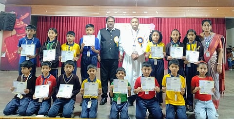 ರಾಷ್ಟ್ರಮಟ್ಟದ ಒಲಿಂಪಿಯಾಡ್ ಪರೀಕ್ಷೆಯಲ್ಲಿ ಹಾಸನ ನಗರದ ಸಂತ ಜೋಸೆಫರ ಶಾಲೆಯ ವಿದ್ಯಾರ್ಥಿಗಳು ಸಾಧನೆ ಮಾಡಿದ್ದಾರೆ. ಶಾಲೆಯ ಮುಖ್ಯ ಶಿಕ್ಷಕರಾದ ಎಸ್.ಜೆ.ಫಾದರ್ ಲ್ಯಾನ್ಸಿ ಫೆನಾರ್ಂಡಿಸ್ ಅಭಿನಂದಿಸಿದರು.