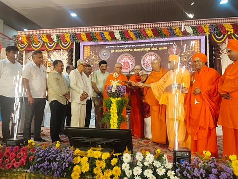 ಹಾಸನದ ಶ್ರೀ ಆದಿಚುಂಚನಗಿರಿ ಶಾಖಾ ಮಠದಲ್ಲಿ ಗುರುಪೂರ್ಣಿಮೆ ಹಾಗೂ ಗುರು ತೋರಿದ ದಾರಿ- ತಿಂಗಳ ಮಾಮನ ತೇರು-143ನೇ ಕಾರ್ಯಕ್ರಮವನ್ನು ಗಣ್ಯರು ಉದ್ಘಾಟಿಸಿದರು. ಶ್ರೀ ಡಾ.ನಿರ್ಮಲಾನಂದನಾಥ ಸ್ವಾಮೀಜಿ, ಶ್ರೀ ಶಂಭುನಾಥ ಸ್ವಾಮೀಜಿ, ಪ್ರೊ.ಎಂ. ಕೃಷ್ಣೇಗೌಡ, ಸಂಗಮೇಶ್ವರ ಸ್ವಾಮೀಜಿ, ಶ್ರೀ ವಿಜಯಕುಮಾರ ಸ್ವಾಮೀಜಿ, ಶ್ರೀ ರಾಮಚಂದ್ರ ಸ್ವಾಮೀಜಿ, ಶ್ರೀ ನಂದೀಶರ‌್ವ ಸ್ವಾಮೀಜಿ, ಸಕಲೇಶಪುರ ಎಂಎಲ್‌ಎ ಸಿಮೆಂಟ್ ಮಂಜು ಇತರರಿದ್ದರು.