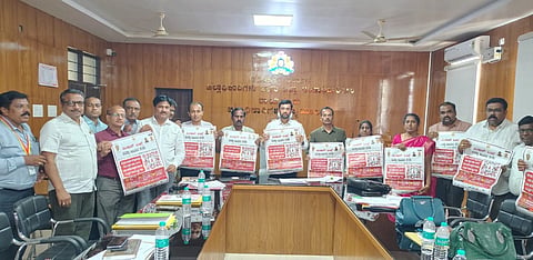 ರಾಯಚೂರಿನ ಜಿಲ್ಲಾಧಿಕಾರಿಗಳ ಭವನದಲ್ಲಿ  ಗುರುವಾರ ಜಿಲ್ಲಾ ಅರೋಗ್ಯ ಇಲಾಖೆಯಿಂದ ಹಮ್ಮಿಕೊಂಡ ಮಿಷನ್ ಏಡ್ಸ್ ಸುರಕ್ಷಾ ಅಭಿಯಾನದ ಪೋಸ್ಟರ್‌ನ್ನು ಜಿಲ್ಲಾಧಿಕಾರಿ ನಿತೀಶ್ ಕೆ., ಬಿಡುಗಡೆ ಮಾಡಿದರು. ಡಿಎಚ್‌ಓ ಡಾ.ಸುರೇಂದ್ರ ಬಾಬು, ಜಿಲ್ಲಾ ಶಸ್ತ್ರ  ಚಿಕಿತ್ಸಕ ಡಾ.ವಿಜಯ ಶಂಕರ, ಡಿಪಿಡಿಓ ಡಾ.ಚಂದ್ರಶೇಖರಯ್ಯ ಸ್ವಾಮಿ, ಆರ್‌ಸಿಹೆಚ್ ಅಧಿಕಾರಿ ಡಾ.ನಂದಿತಾ ಎಂ.ಎನ್., ಡಿಎಸ್‌ಓ ಡಾ.ಗಣೇಶ್ ಕೆ, ಡಿಟಿಓ ಡಾ.ಮಹ್ಮದ್ ಶಾಕೀರ್ ಮೊಹಿಯುದ್ದೀನ ಇದ್ದರು.