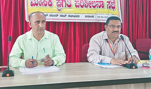 ಶಿರಸಿ ತಾಪಂನಲ್ಲಿ ಆಡಳಿತಾಧಿಕಾರಿ ಡಾ. ಬಿ.ಪಿ. ಸತೀಶ ಬಜೆಟ್ ಮಂಡಿಸಿದರು. ಇಒ ಚೆನ್ನಬಸಪ್ಪ ಹಾವಣಗಿ ಇದ್ದರು. 