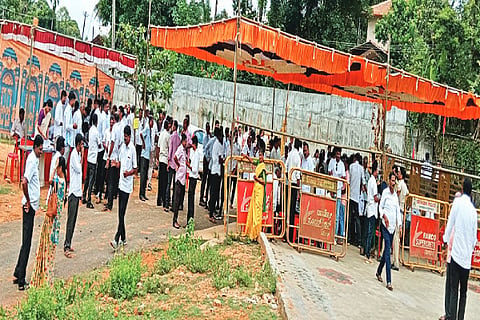 ಶೃಂಗೇರಿ ಟಿಎಪಿಸಿಎಂಎಸ್‌ಗೆ ರೈತ ಭವನದಲ್ಲಿ ಮತದಾನ ನಡೆಯಿತು.