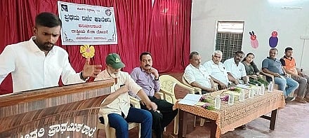 ಶನಿವಾರಸಂತೆಯ  ಸರ್ಕಾರಿ ಮಾದರಿ ಮಾದರಿ ಪ್ರಾಥಮಿಕ ಶಾಲೆಯಲ್ಲಿ ಆಯೋಜಿಸಿದ್ದ ಕಾರ್ಯಕ್ರಮದಲ್ಲಿ ಉಪನ್ಯಾಸಕ ಡಾ.ಜಮೀರ್ ಆಹಮದ್ ಮಾತನಾಡಿದರು. ಮಹಮ್ಮದ್ ಪಾಷ, ಎನ್.ಕೆ.ಅಪ್ಪಸ್ವಾಮಿ, ಎನ್.ಜಿ.ಅರುಣ್, ಎಂ.ಎನ್.ಹರೀಶ್ ಮಾಗಲು, ಉಪನ್ಯಾಸಕ ಬಿ.ಎಂ.ಪೊನ್ನಪ್ಪ ಇದ್ದರು.