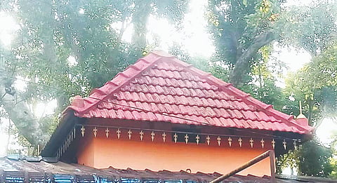 ಗೋಪುರದಲ್ಲಿದ್ದ ಕಳಸವನ್ನು ಕಳ್ಳತನ ಮಾಡಿರುವ ದೇವಸ್ಥಾನ. ಎಸ್‌ಎಸ್2ಕಳ್ಳತನ ಪೂರ್ವದಲ್ಲಿದ್ದ ದೇವಸ್ಥಾನ
