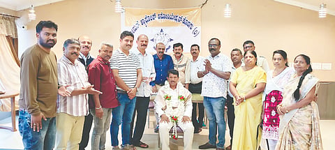 ಸುಂಟಿಕೊಪ್ಪ ಹೋಬಳಿ ಕಸಾಪ ಅಧ್ಯಕ್ಷ ಪಿ.ಎಫ್.ಸಬಾಸ್ಟೀನ್ ಅವರನ್ನು ಸನ್ಮಾನಿಸಿದರು. 