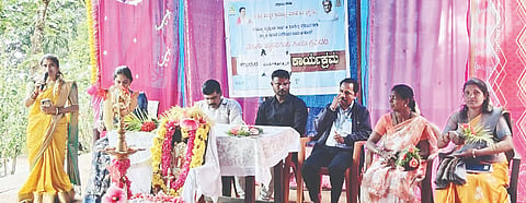  ಶ್ರೀಕ್ಷೇತ್ರ ಧರ್ಮಸ್ಥಳ ಗ್ರಾಮಾಭಿವೃದ್ಧಿ ಯೋಜನೆಯ ಜ್ಞಾನವಿಕಾಸ ಕೇಂದ್ರದ ವಾರ್ಷಿಕೋತ್ಸವ ಸಮಾರಂಭದಲ್ಲಿ ಯೋಜನಾಧಿಕಾರಿ ಪುರುಷೋತ್ತಮ್, ಪುಷ್ಪಾ, ಸಂತೋಷ್, ಮಾಲಿನಿ ಇತರರು ಪಾಲ್ಗೊಂಡಿದ್ದರು.  