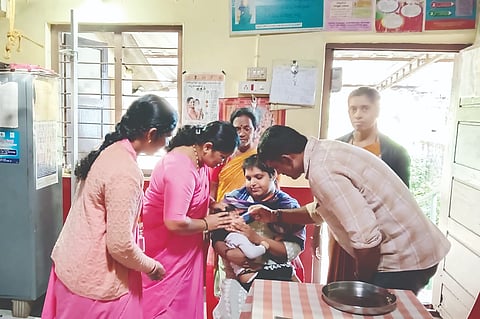 ಸುಂಟಿಕೊಪ್ಪ,  ಗದ್ದೆಹಳ್ಳ ಹಾಗೂ ಕೊಡಗರಹಳ್ಳಿ ರಾಷ್ಟ್ರೀಯ ಪಲ್ಸ್ ಪೊಲೀಯೋ ಲಸಿಕಾ ಕಾರ್ಯಕ್ರಮವನ್ನು ಗಣ್ಯರು ಉದ್ಘಾಟಿಸಿದರು. ಪಿ.ಆರ್.ಸುನಿಲ್‌ಕುಮಾರ್, ಆಶಾ ಸುರೇಶ್ ಇತರರು ಇದ್ದರು.  