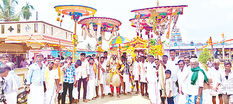 ಸರಗೂರು ತಾಲೂಕಿನ ತೆಲುಗು ಮಸಹಳ್ಳಿ ಗ್ರಾಮದಲ್ಲಿ ಬಸವೇಶ್ವರ ಜಾತ್ರಾ ಕೊಂಡ ಮಹೋತ್ಸವ ವಿಜೃಂಭಣೆಯಿಂದ ನಡೆಯಿತು.