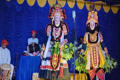 ಆರಗದಲ್ಲಿ ಆಯೋಜಿಸಿದ್ದ ವಾಲಿ-ಸುಗ್ರೀವ ಯಕ್ಷಗಾನ ಪ್ರದರ್ಶನದಲ್ಲಿ ವಾಲಿಯಾಗಿ ಜಯಪ್ರಕಾಶ್ ಶೆಟ್ಟಿ, ಸುಗ್ರೀವನಾಗಿ ವಿದ್ಯಾಧರ ಜಲವಳ್ಳಿ.